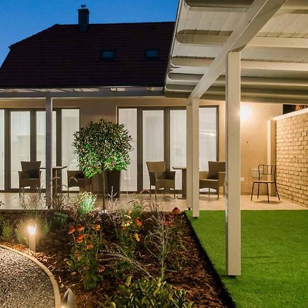 Villa Strokay - Few Minutes Walk From Lake Balaton Кестели Екстериор снимка